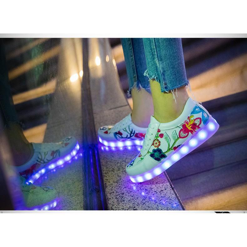 Giày phát sáng họa tiết hoa lá phát sáng 7 màu 11 chế độ đèn led cực đẹp