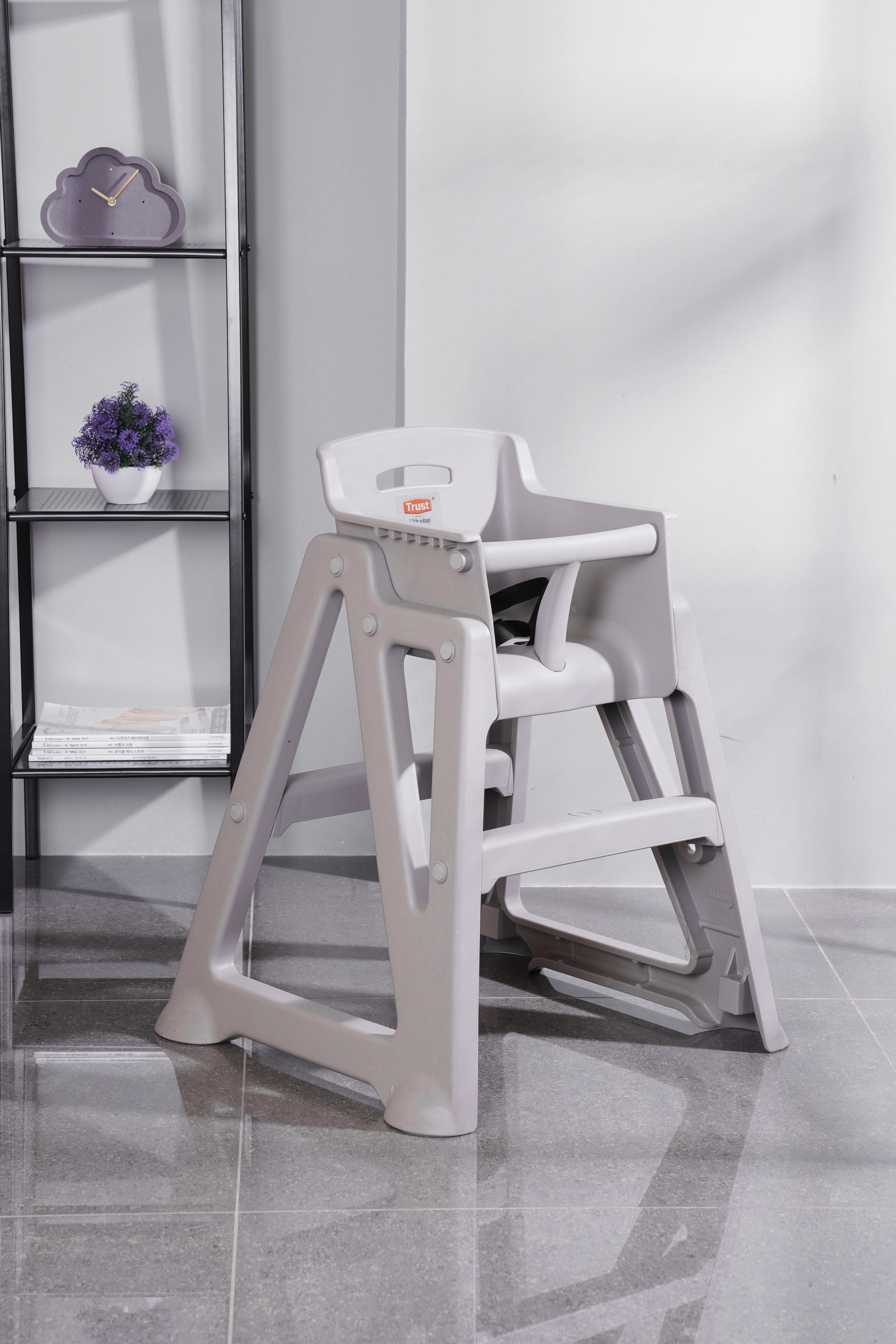 Ghế ngồi ăn trẻ em bằng nhựa không có bánh xe HORECA TRUST mã 8011PL