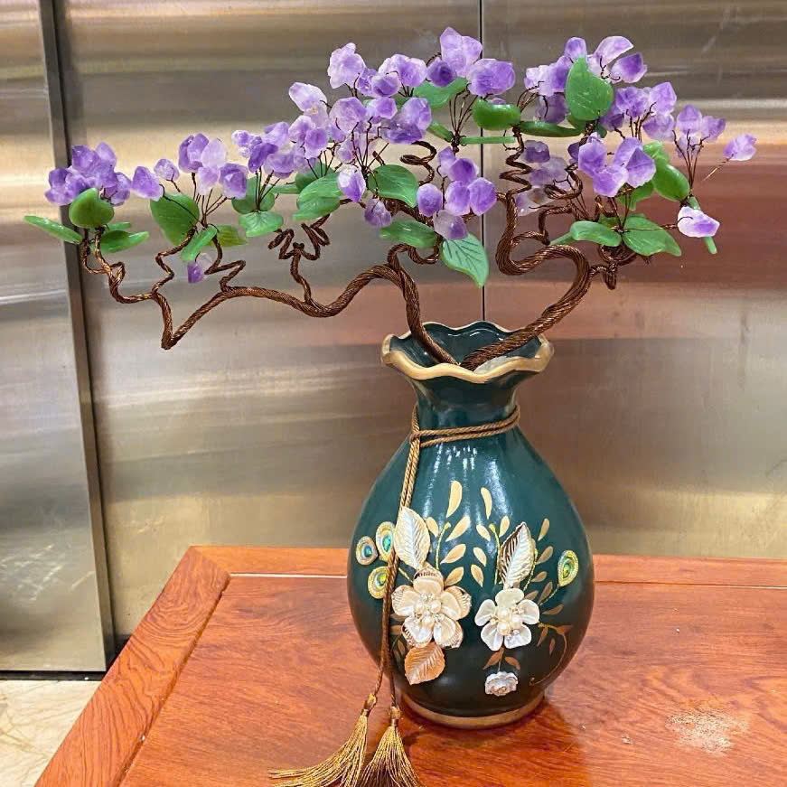 Cây Tài Lộc Thạch Anh Tím – Mầm Tinh Thể Tự Nhiên – Chậu Gốm Sứ Cao Cấp – Size 56×50 / 43×43