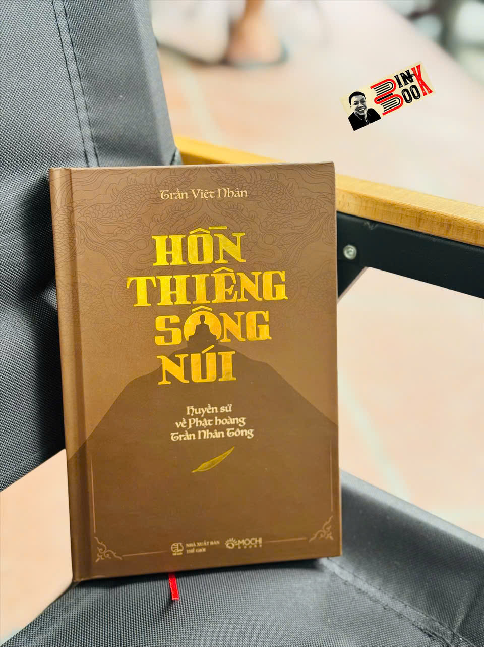 (Bìa cứng) HỒN THIÊNG SÔNG NÚI – Trần Việt Nhân – Mochibooks – NXB Thế Giới