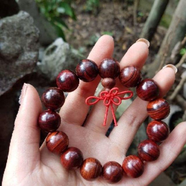Vòng tay gỗ sưa hạt tròn 14 m m