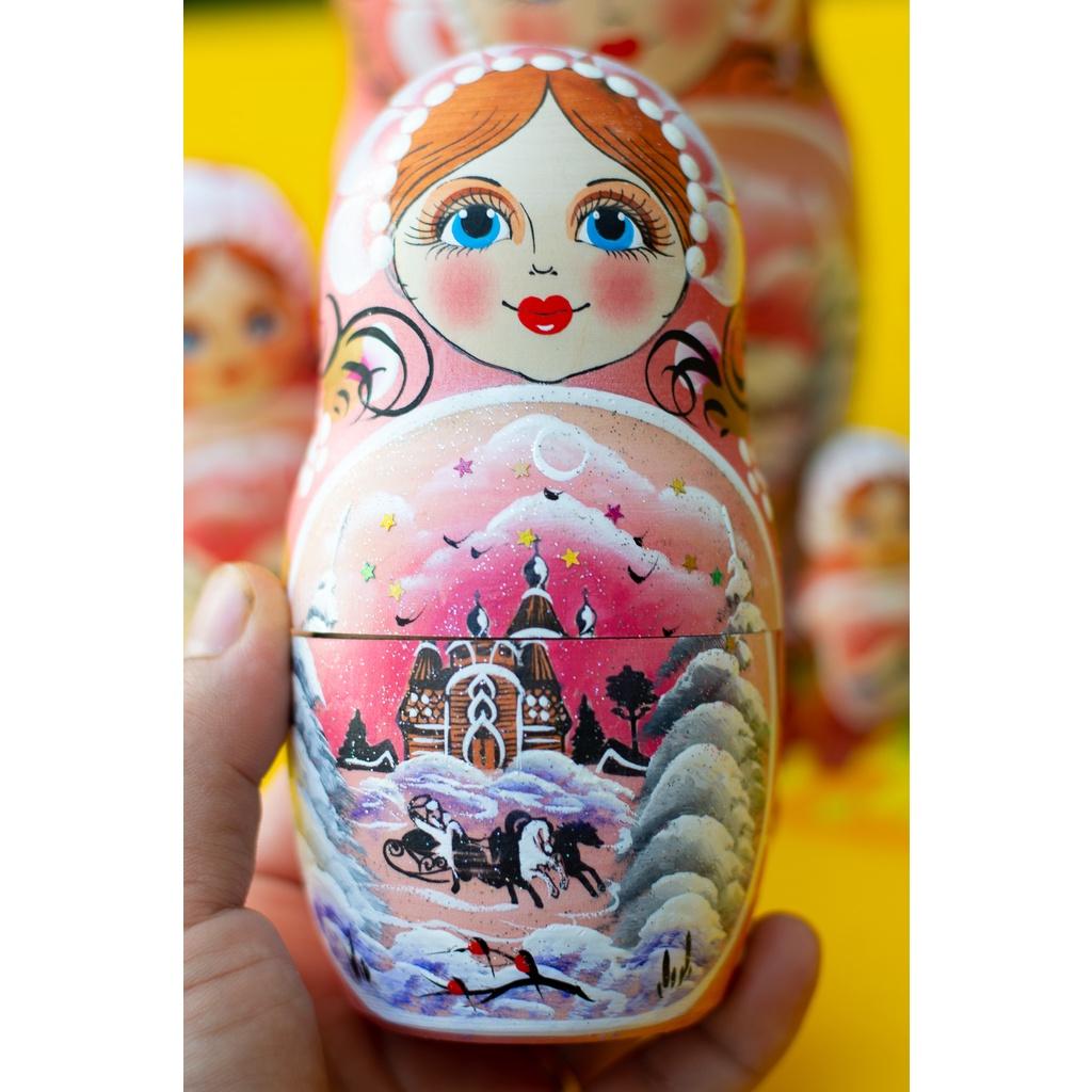 (RẤT ĐẸP VÀ ĐỘC ĐÁO) BỘ BÚP BÊ NGA MATRYOSHKA 7 LỚP 21CM "PHONG CẢNH MÙA ĐÔNG" MÀU HỒNG QUÀ LƯU NIỆM NGA CỰC ĐẸP