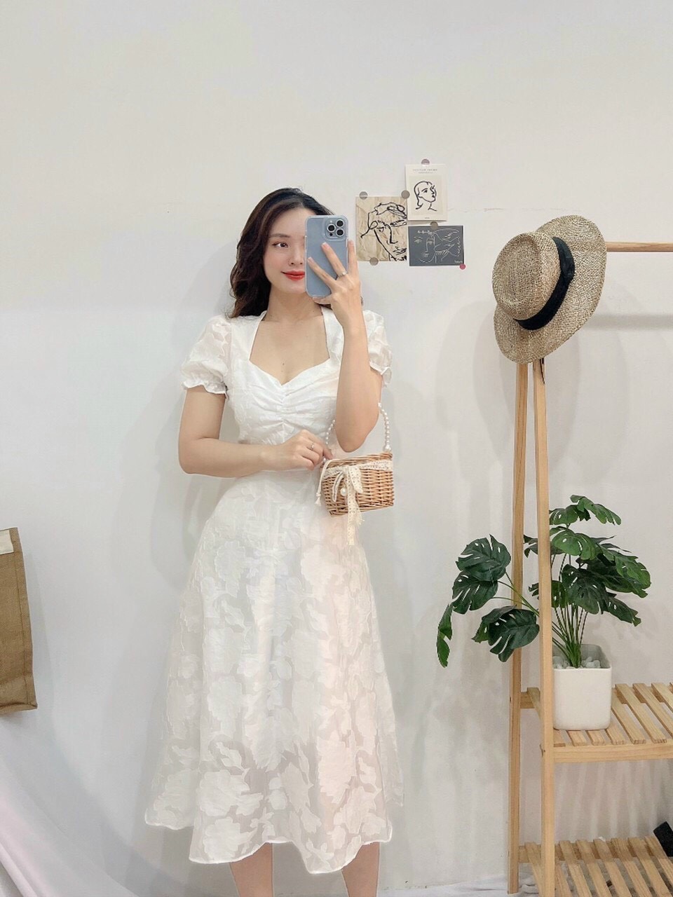 ĐẦM VÁY REN TRẮNG NHÚN NGỰC - Hình Shop Chụp
