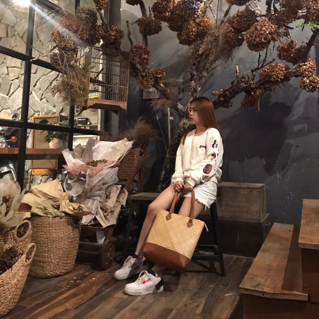 Giỏ cói đích nẹp da quay da