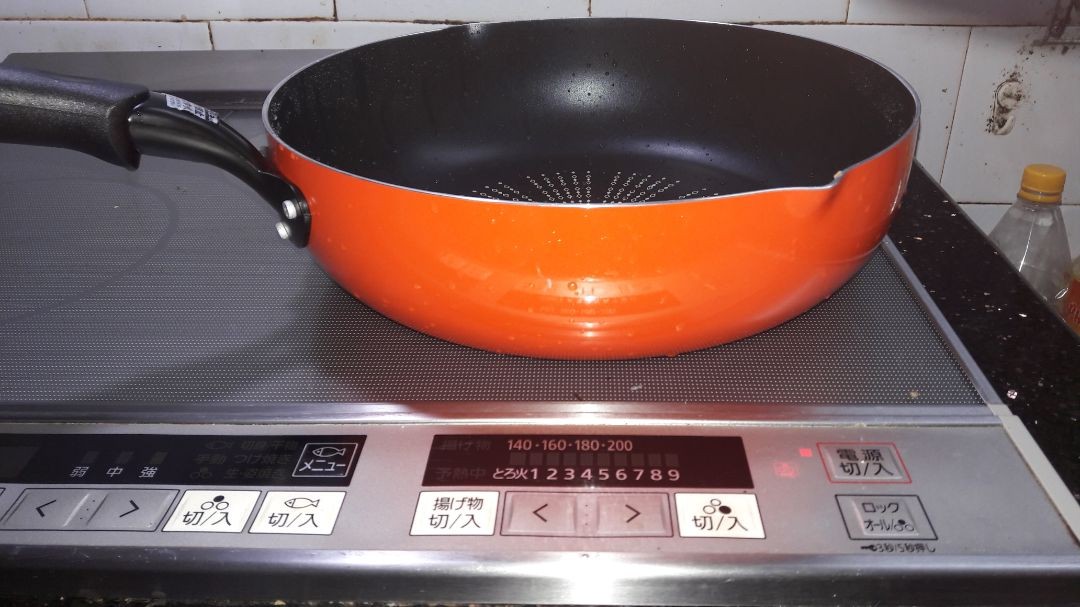 Chảo chống dính Pearl 20cm - Tặng 4 thìa nhựa màu sắc nội địa Nhật Bản