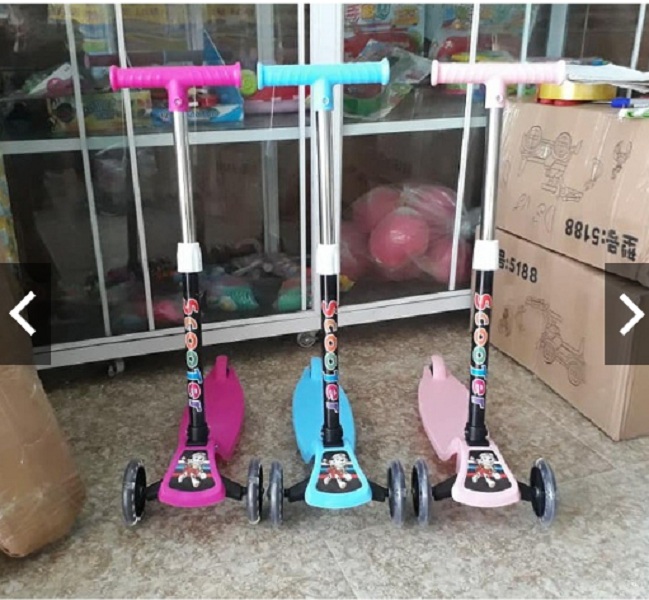 Xe trượt Scooter mẫu mới 2019 gấp gọn - màu cho be trai- màu ngẫu nhiên