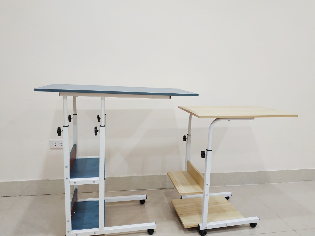 BÀN HỌC NGỒI GIƯỜNG CÓ GIÁ SÁCH-BÁNH XE- NHIỀU MÀU TOP205