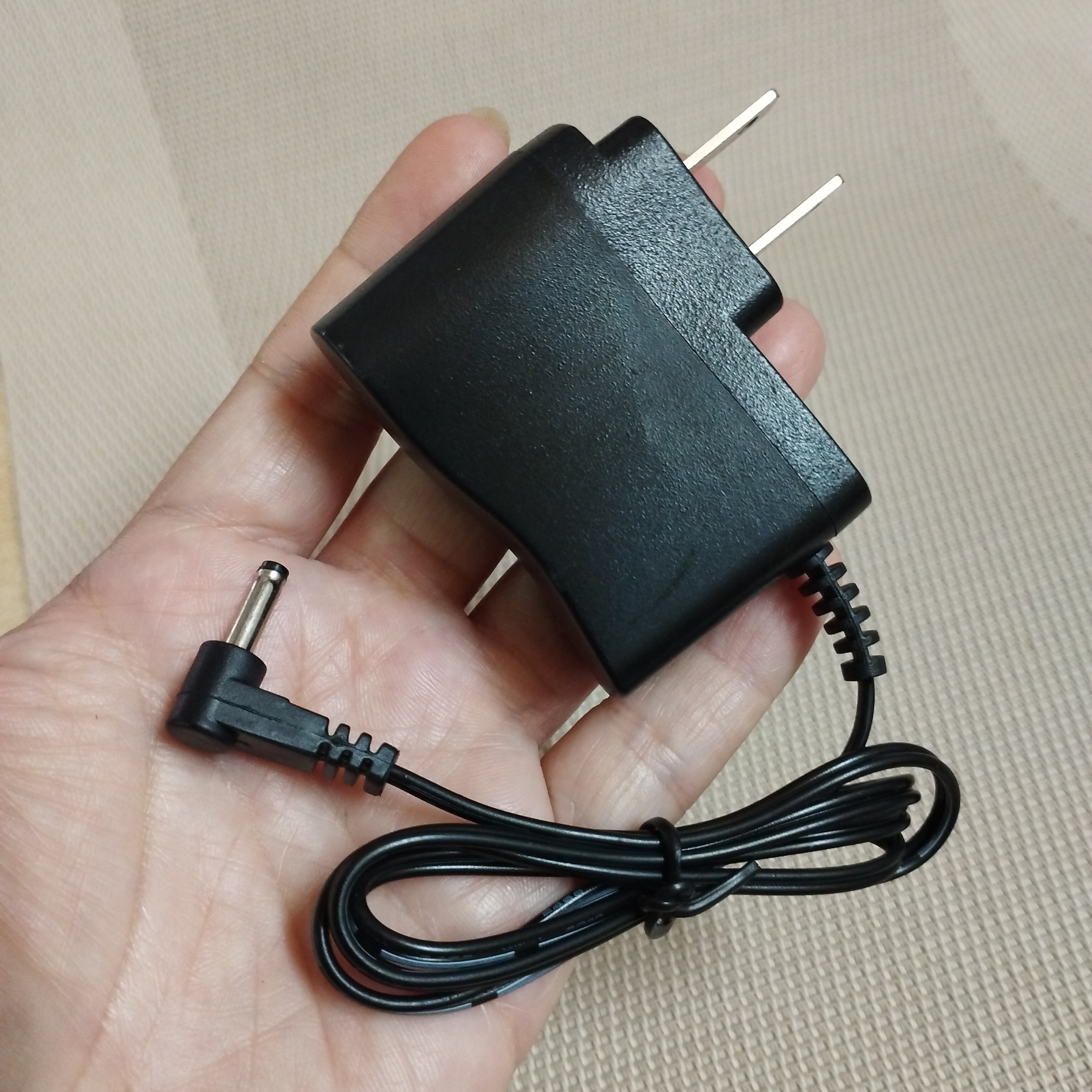 Củ sạc pin 4.8V chân tròn đường kính 3.5mm