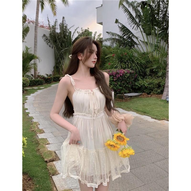 Váy kem hở lưng