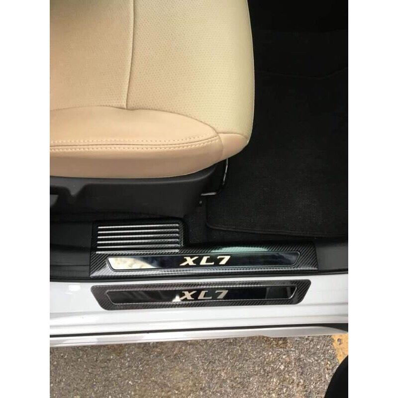Nẹp Bước Chân Trong dành cho xe Suzuki XL7 2020-2021 Mẫu Cacbon