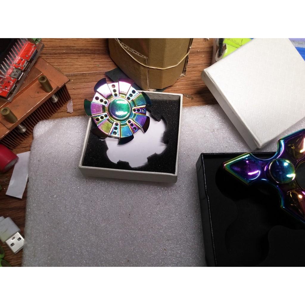 Fidget Spinner kim loại phủ màu đa sắc mã số EE1621 X-13975