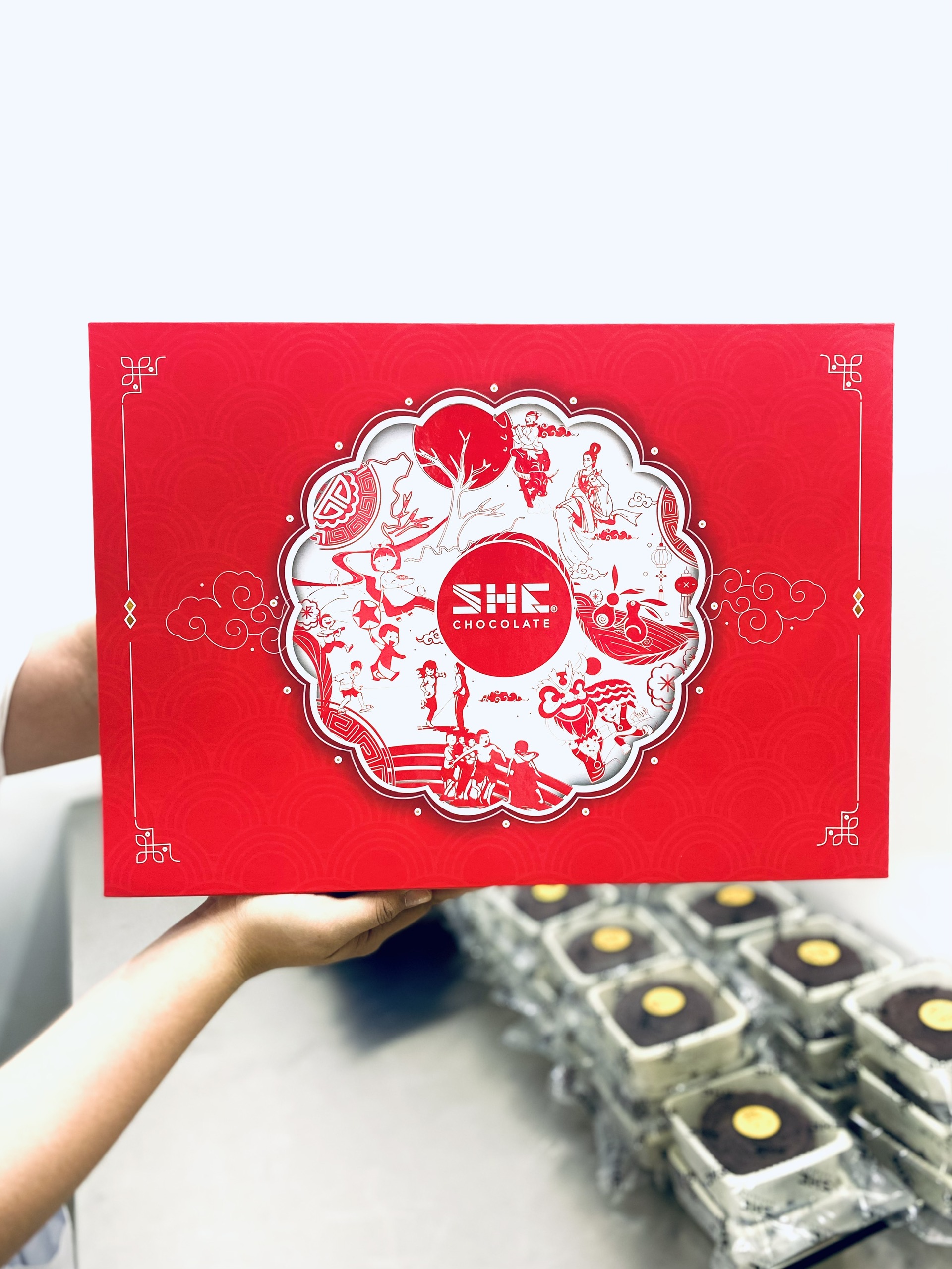 Bộ quà Ánh Trăng Hồng - 4 bánh trung thu sô cô la 2023 - SHE Chocolate - Món quà sức khỏe xứng đáng dành tặng người thân