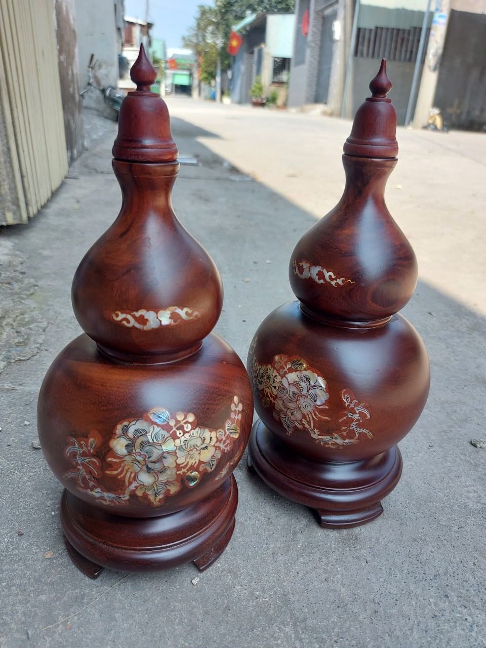 Cặp Lục bình hồ lô gỗ lim cẩn cao 30cm