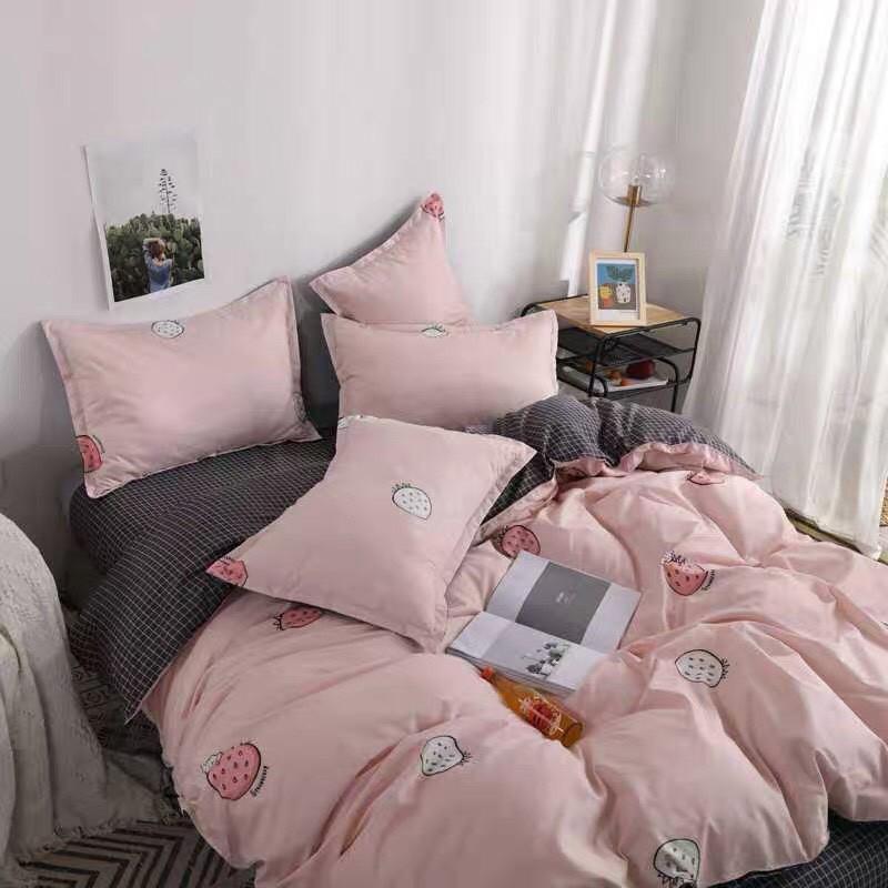 Bộ chăn ga gối Cotton poly M2T Bedding Quả dâu phối caro, vỏ chăn mền, drap nệm và 2 vỏ gối