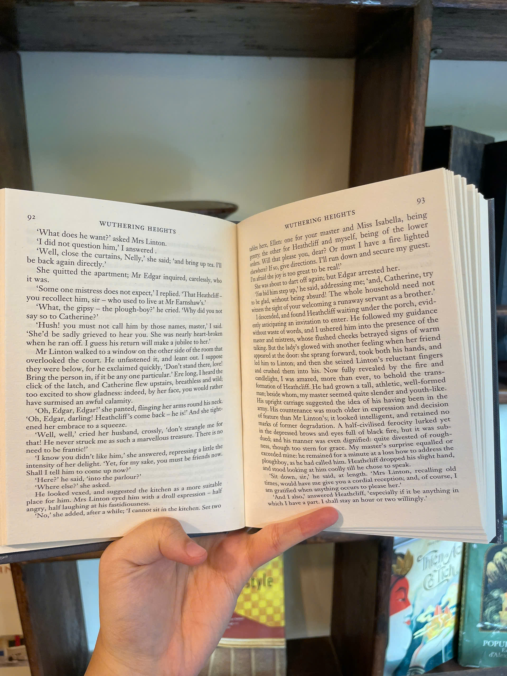 Sách - Wuthering Heights by Emily Brontë - Classics/Fiction/Romance book in English - sách Ngoại Văn