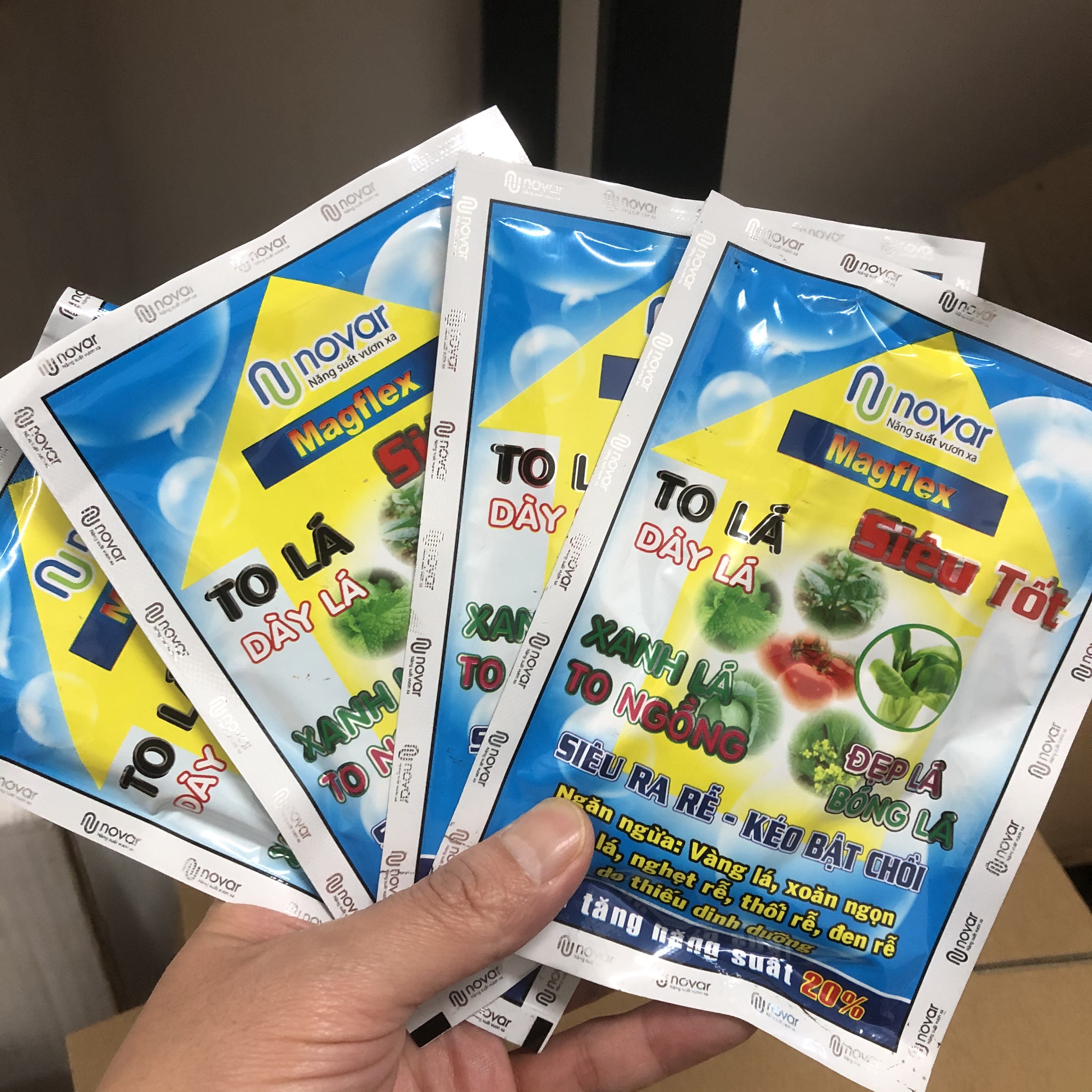 Combo 10 gói phân bón lá siêu ra rễ, bật chồi, vọt đọt, xanh lá, dày lá, to lá, giảm vàng lá, xoăn lá