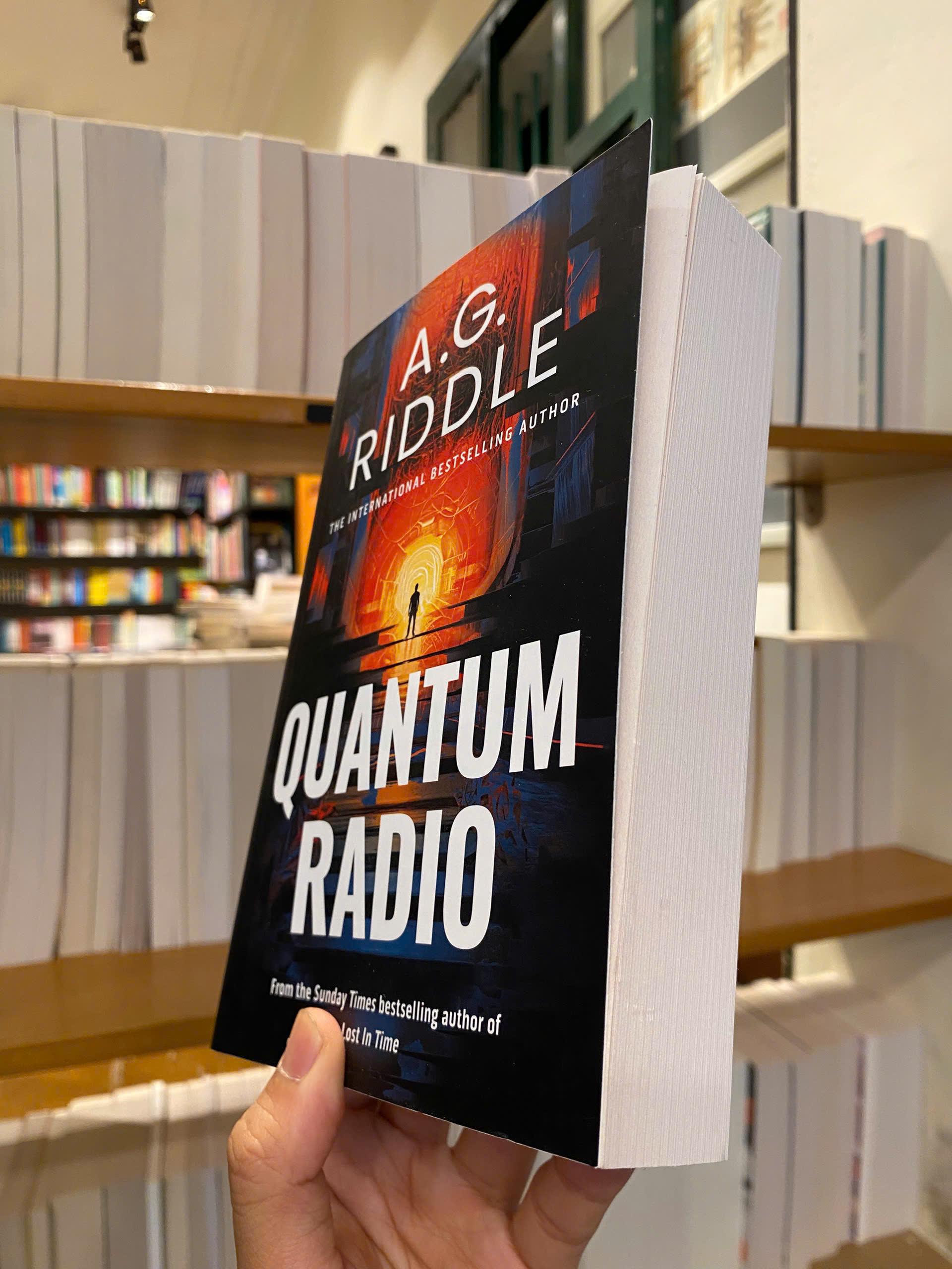 Sách - Quantum Radio by A.G. Riddle (International Bestselling Author) | Science Fiction Book
