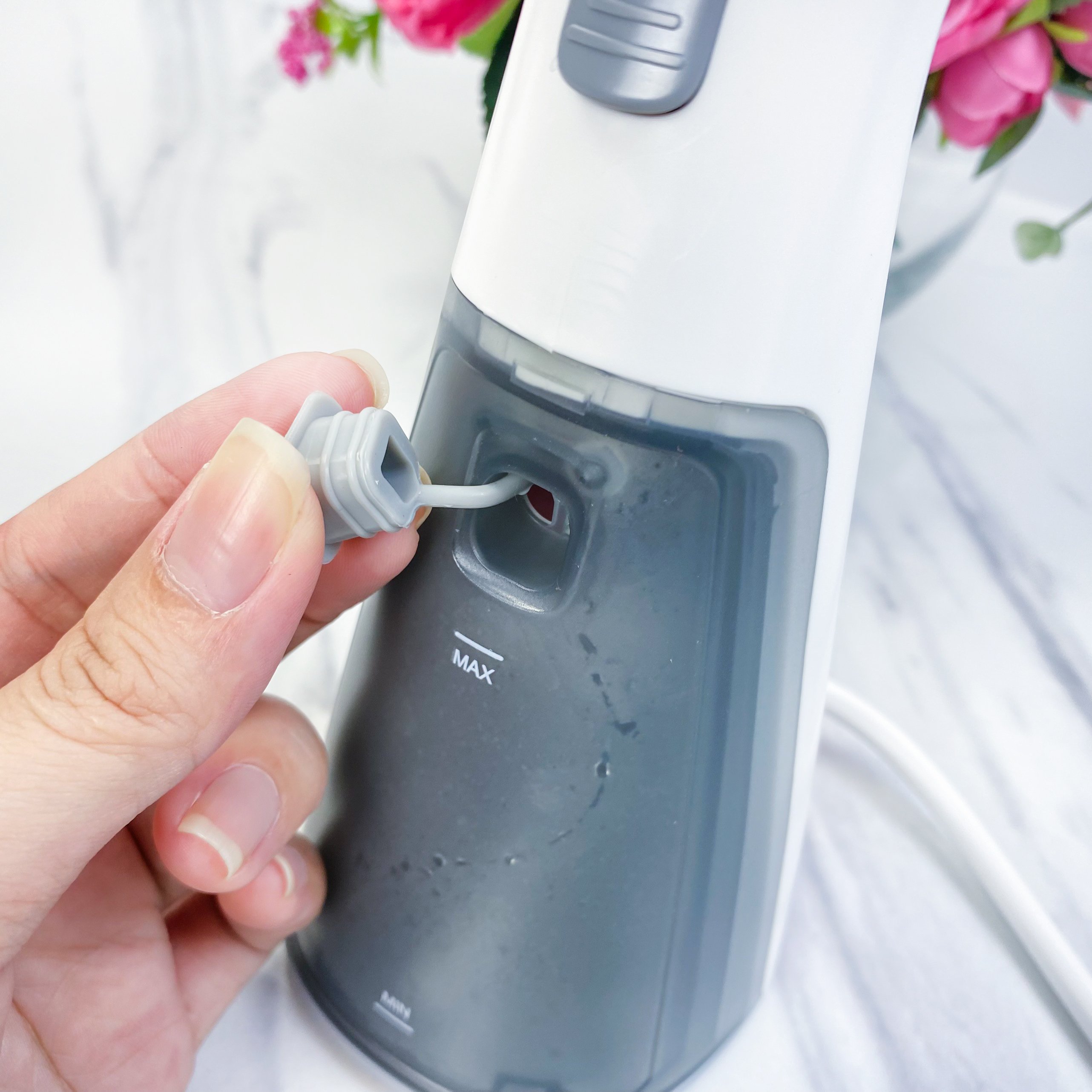 Bàn là hơi nước cầm tay Lock&lock ENI148 - Hàng Chính Hãng