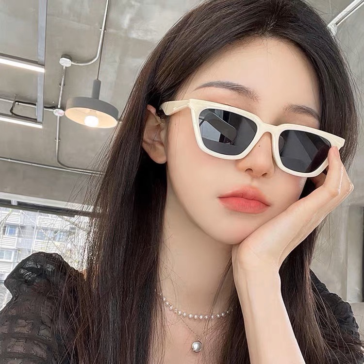 Kính râm mắt mèo nhỏ