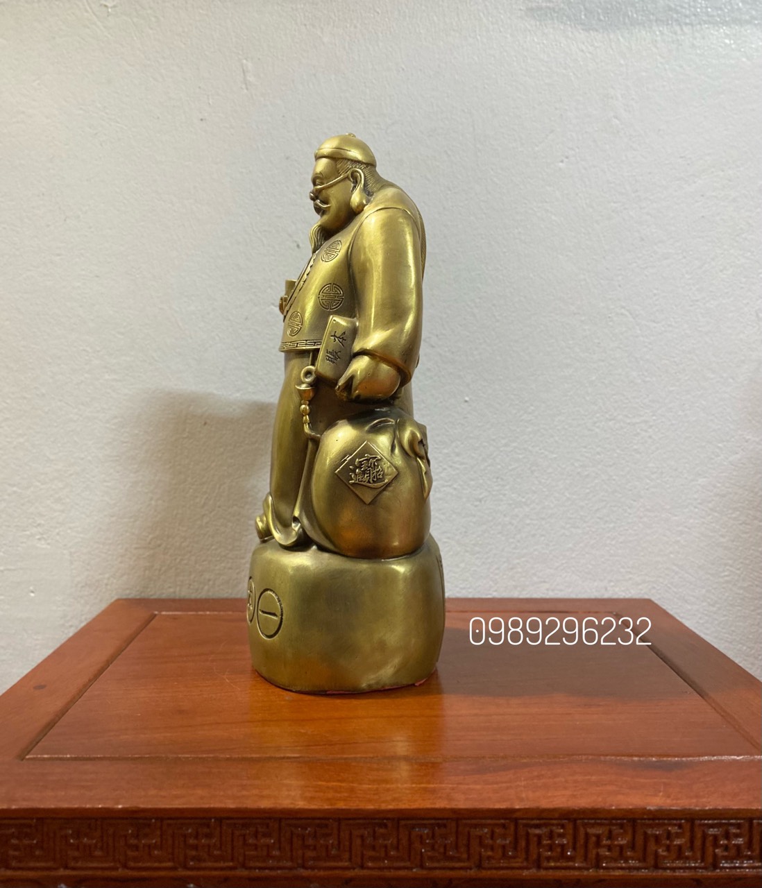 Tượng ông quản gia quản tài bằng đồng thau phong thủy