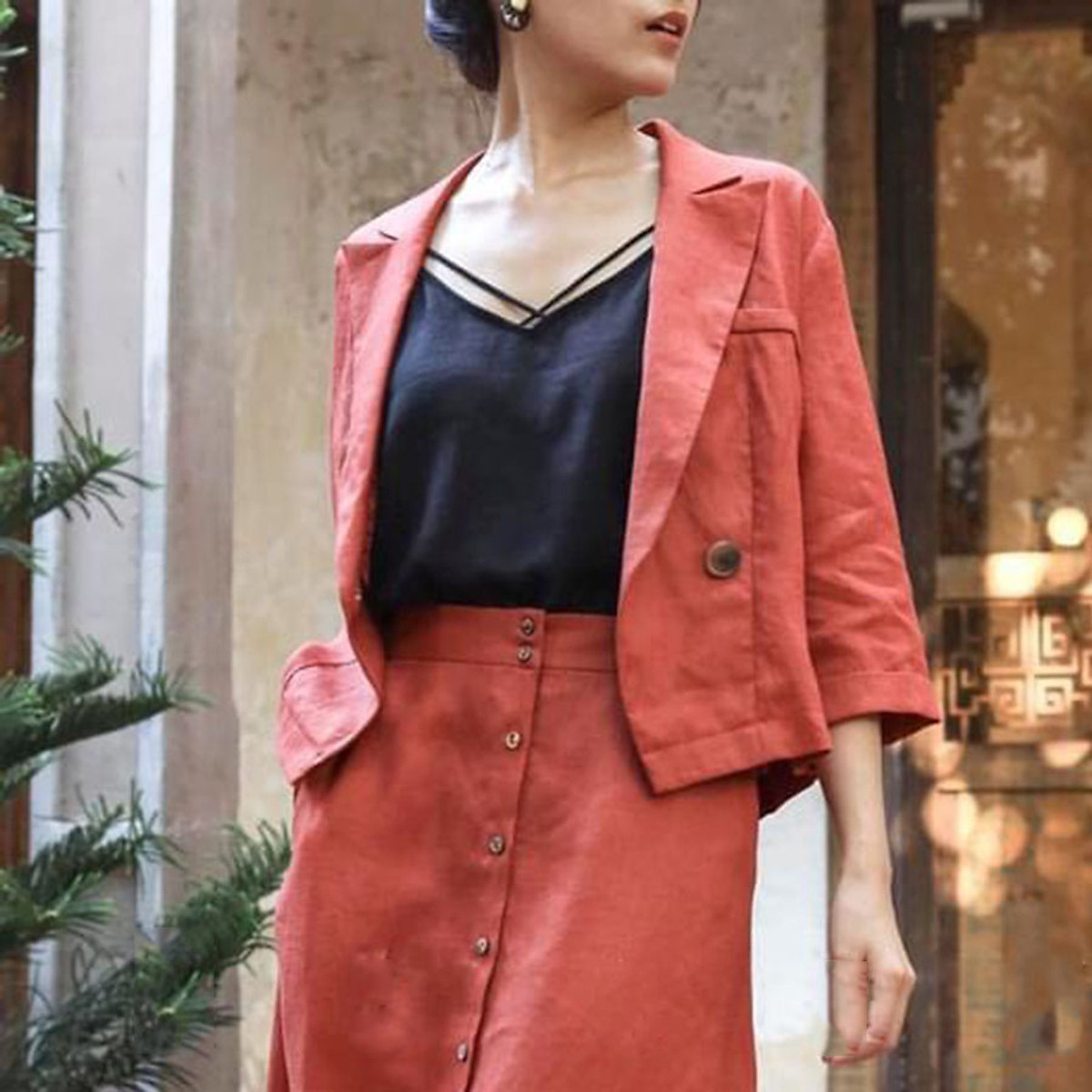 Áo khoác blazer demi nữ dáng lưng túi ngực 2 khuy trẻ trung