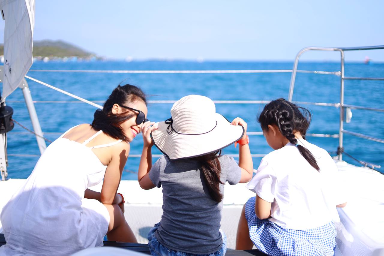 Tour Du Thuyền Ngắm Hoàng Hôn Tại Nha Trang Với Tiệc BBQ