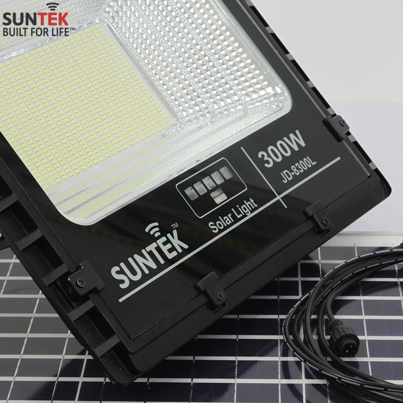 Đèn Pha Năng Lượng Mặt Trời SUNTEK LED Solar Light JD-8300 300W - Chiếu sáng 18 giờ | Tuổi thọ 7-8 năm | Chống Nước/Bụi/Sét | Tự động Bật/Tắt | Điều khiển Từ xa - Hàng Chính Hãng - Bảo hành 3 năm 1 đổi 1