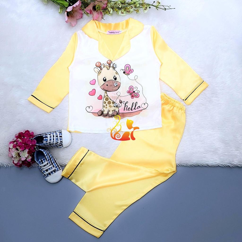 Đồ Bộ Pijama Phi Lụa &quot;Hình Hươu cao cổ&quot; Tay Dài Cho Bé - Từ 12kg - 42kg