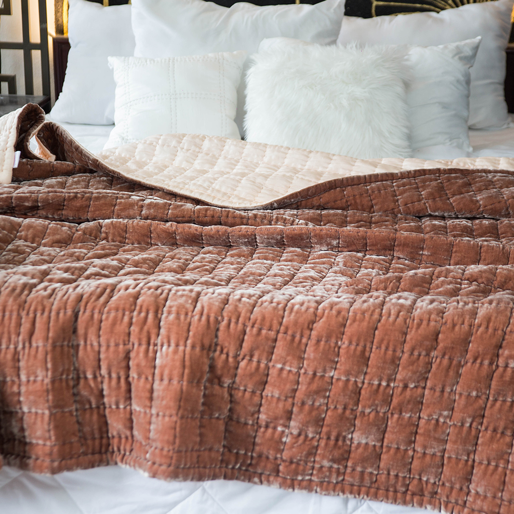 Chăn Nhung Lụa Chần Bông Điều Hòa Cao Cấp Dùng Bốn Mùa - Chăn Khâu Sa Hạt Màu Cinnamon I Silk Velvet Blanket.