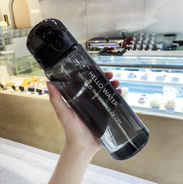 Bình nước nhựa dạng thể thao 780 ml màu ngẫu nhiên
