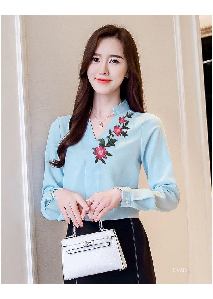 Áo sơ mi đắp hoa thêu
