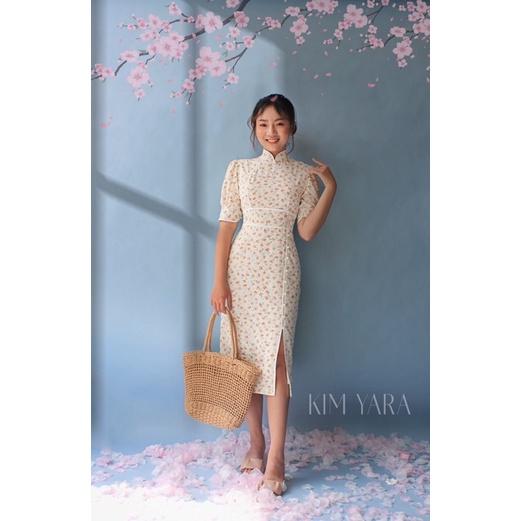 Sườn xám hoa nhí cách tân dáng dài tay phồng