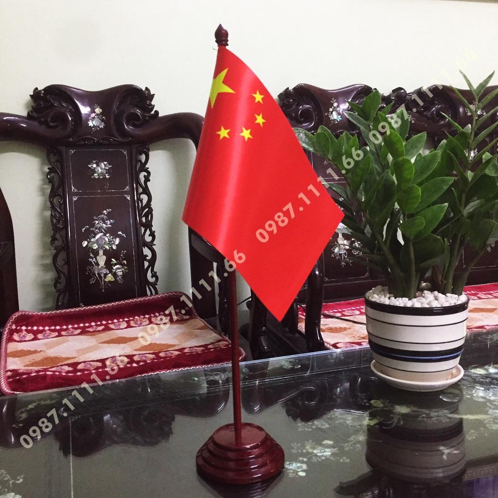 Cờ Để Bàn Đế gỗ Cắm 1 cờ In Kỹ Thuật Số 3D Chất Liệu Vải Phi Bóng