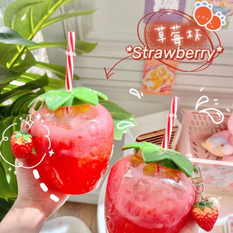 Bình đựng nước hình quả dâu tây kèm ống hút và móc khóa dâu tây 500ml quà tặng cho bé trẻ em
