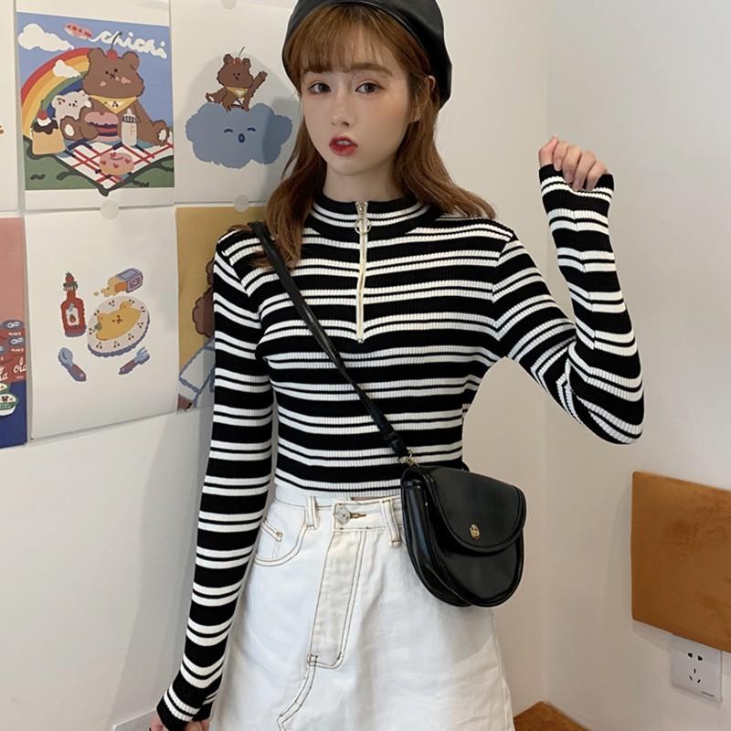 Áo thun dệt kim tay dài hoạ tiết kẻ sọc phối khoá kéo thiết kế thanh lịch