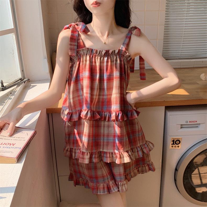 Bộ Áo 2 Dây Kẻ Nữ Bản To Kèm Quần Short Vải Thô Đũi Viền Bèo