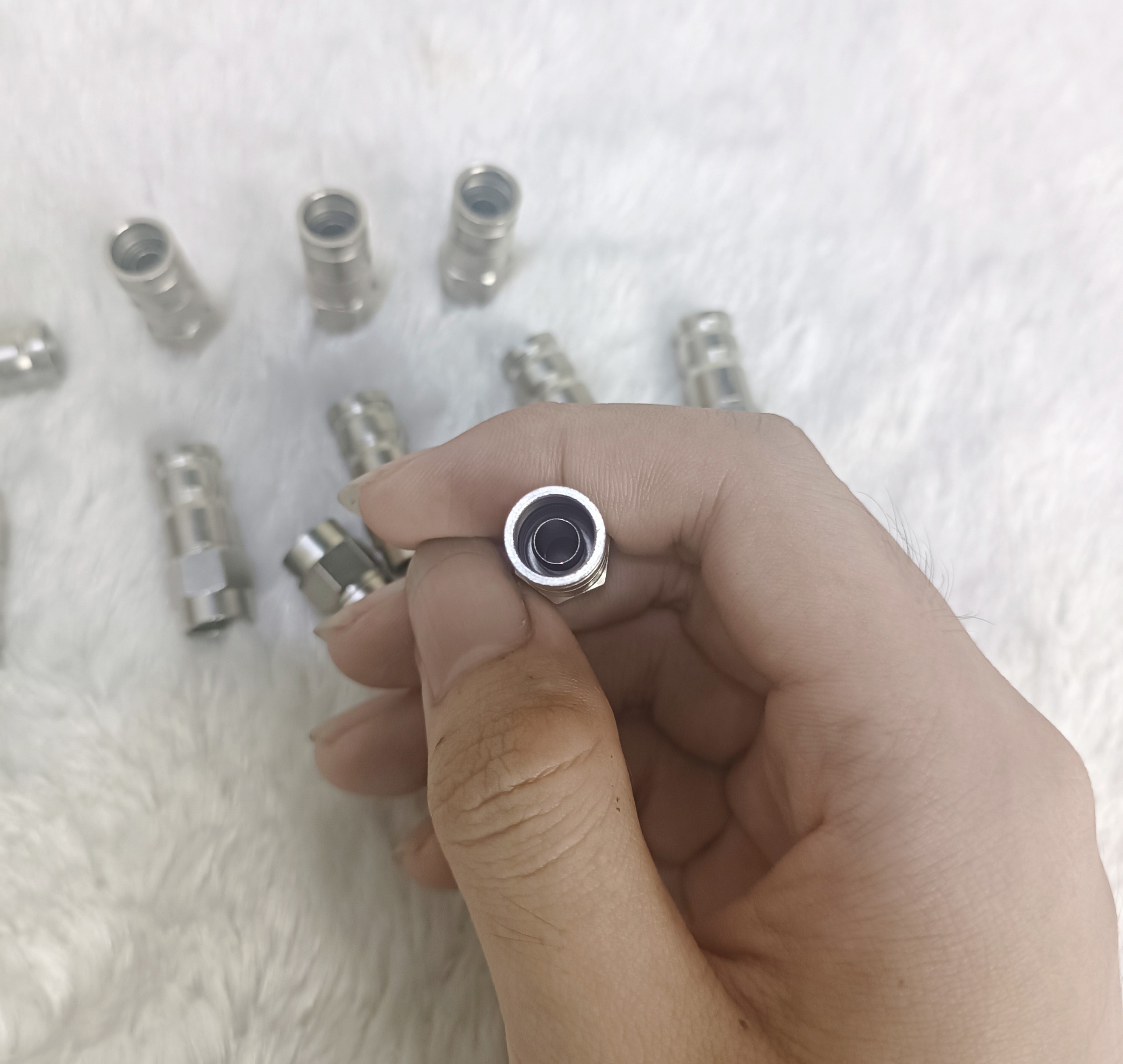 RẮC TRUYỀN HÌNH CÁP HÀNG CHÍNH HÃNG XUẤT KHẨU CHÂU ÂU CÓ RON CHỐNG NƯỚC