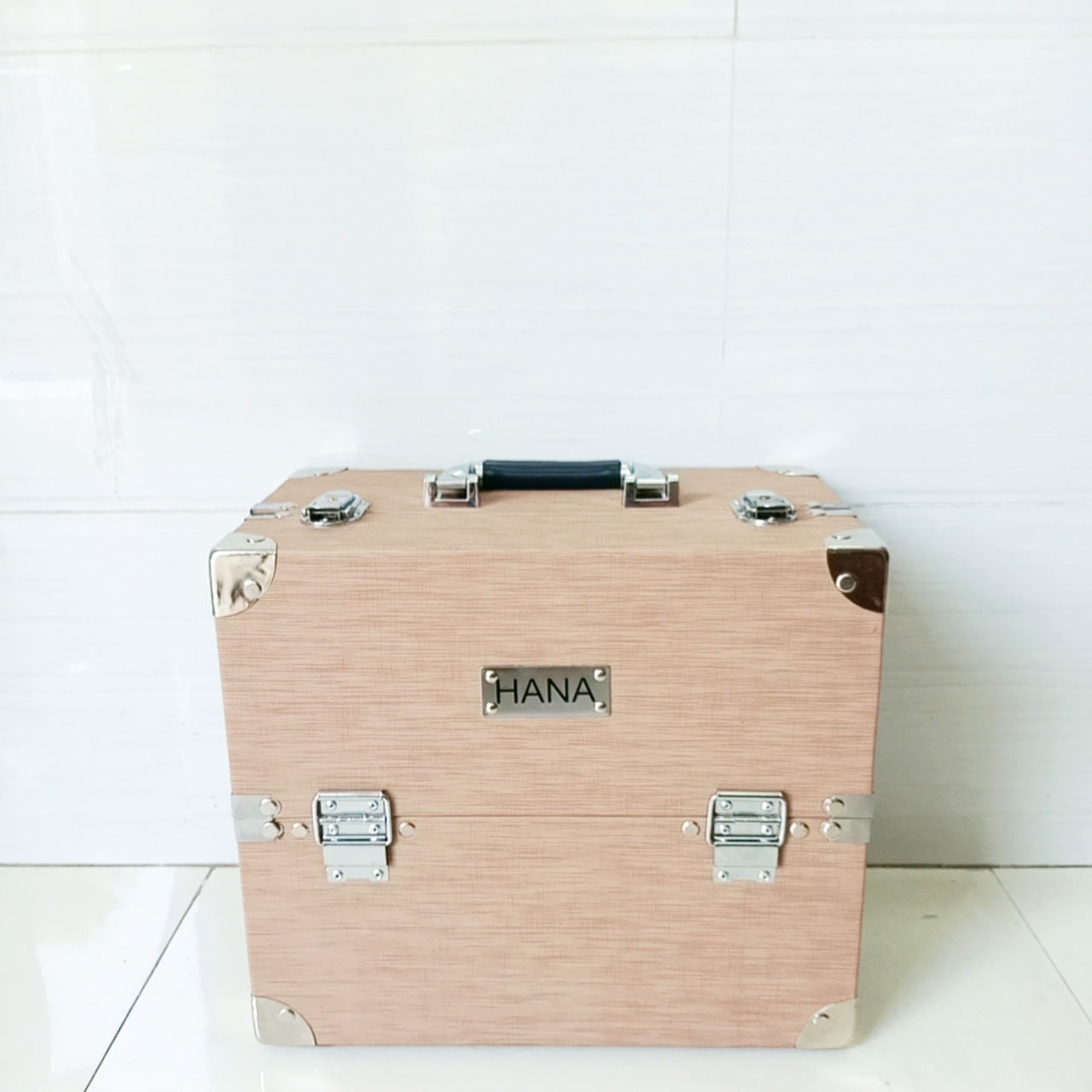 Hàng cao cấp loại 1 - Cốp đa năng Hana size 35x31x20cm chuyên nghiệp có khóa cao cấp bọc góc inox, 3 tầng 6 măm đựng mỹ phẩm, dụng cụ phun xăm, nối mi, đồ nail 