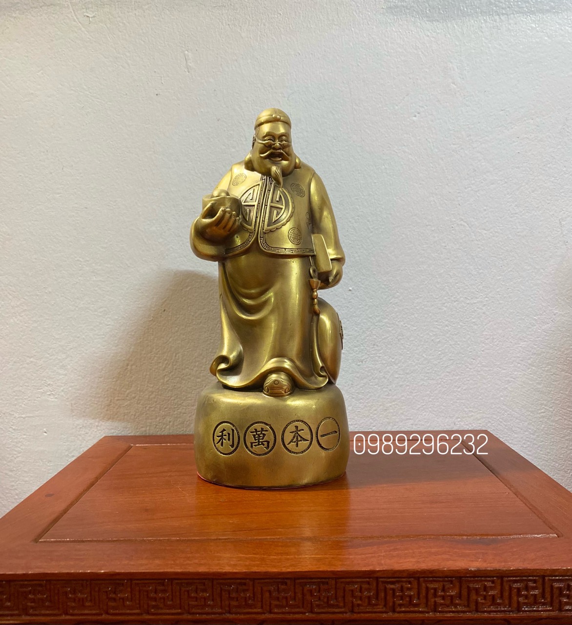 Tượng ông quản gia quản tài bằng đồng thau phong thủy