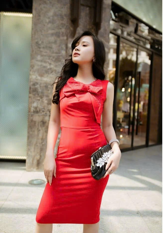 ĐẦM BODY THIẾT KẾ CỔ NƠ KẾT HẠT