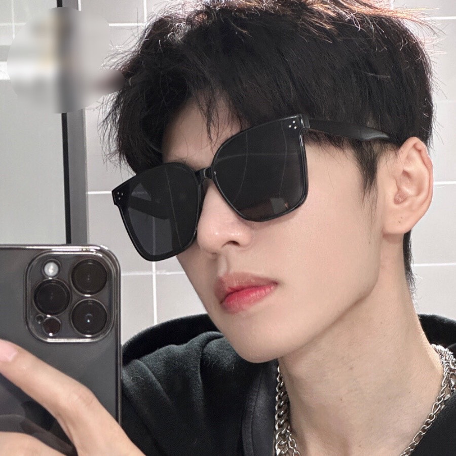 Kính râm đen gọng to , kính mát nam nữ , chống tia UV , chống bụi ,thiết kế tinh xảo , phong cách thời trang Hàn Quốc bảo vệ đôi mắt thân yêu của bạn , kèm hộp đựng sang trọng