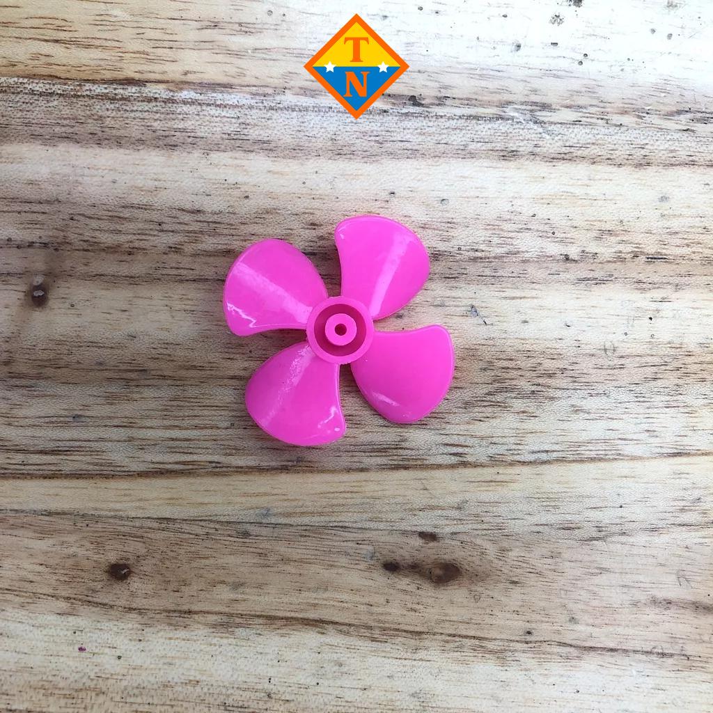 Cánh quạt nhựa mini 4 cánh, trục 2mm màu ngẫu nhiên