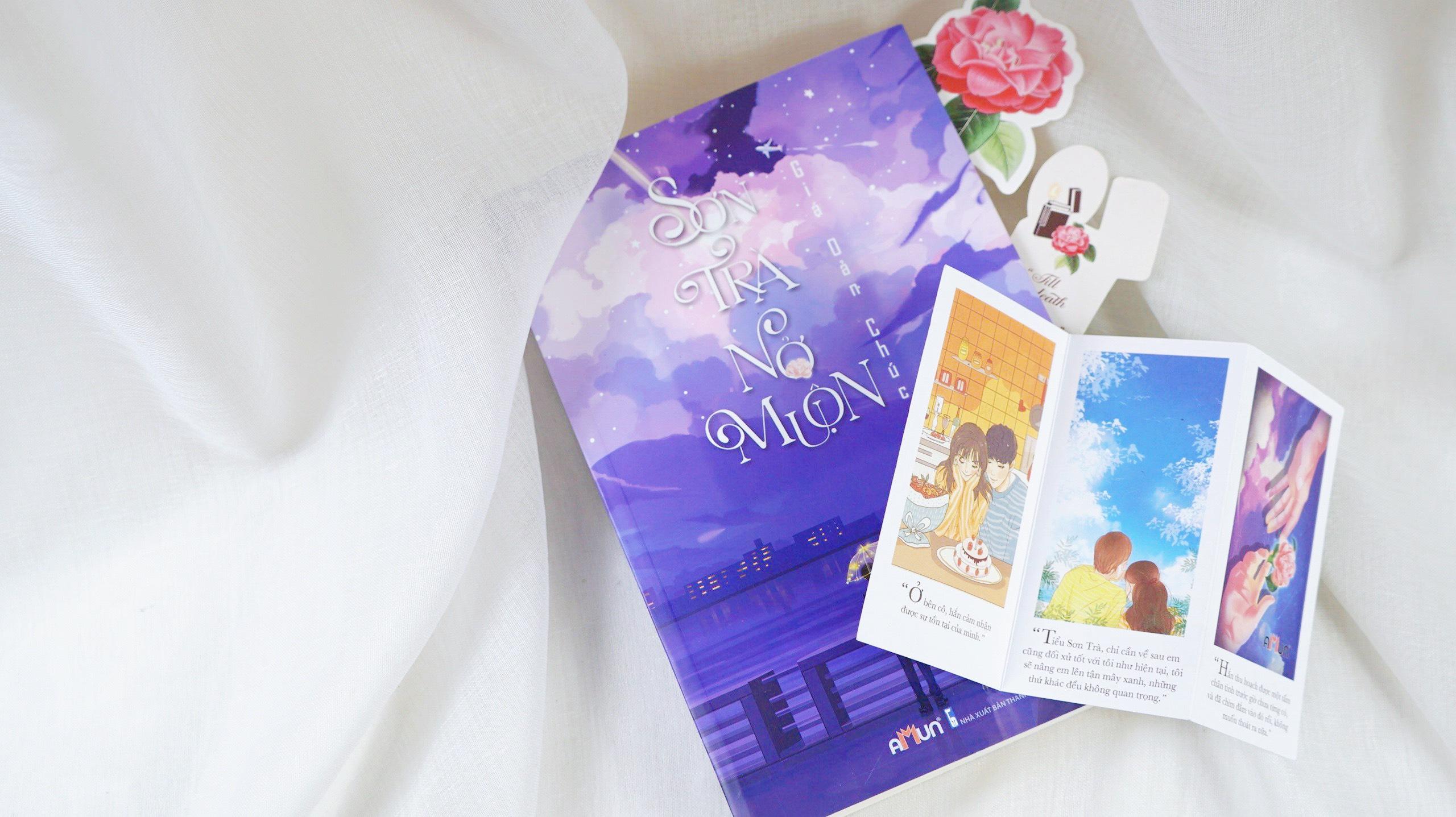 Sơn Trà Nở Muộn - Tặng Kèm 1 Bookmark Hoa Sơn Trà + 1 Bookmark Chiếc Bật Lửa + 1 Postcard
