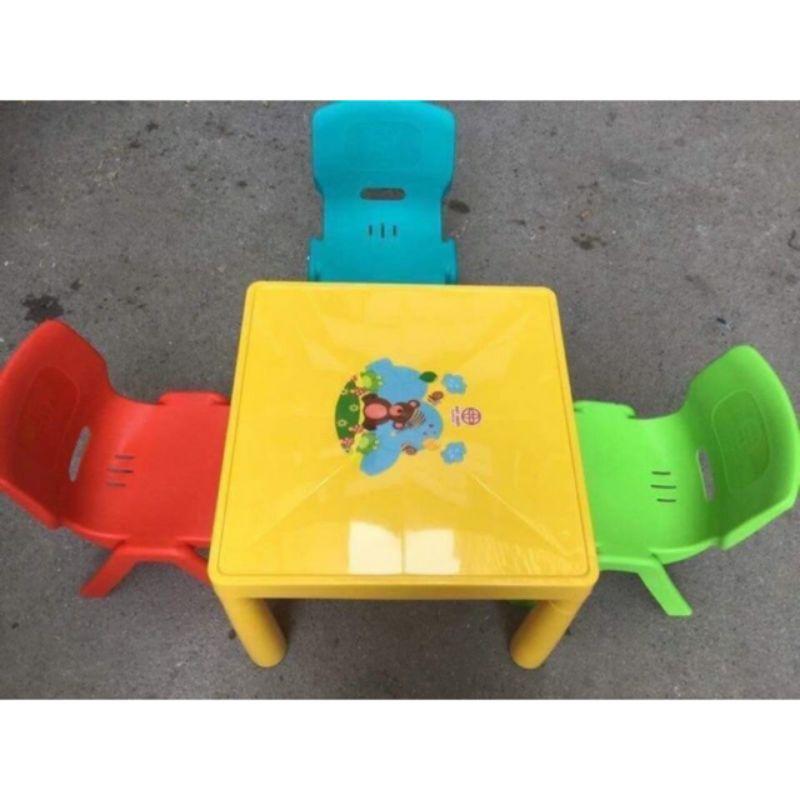 Ghế ngồi có tựa chắc chắn - nhựa cao cấp