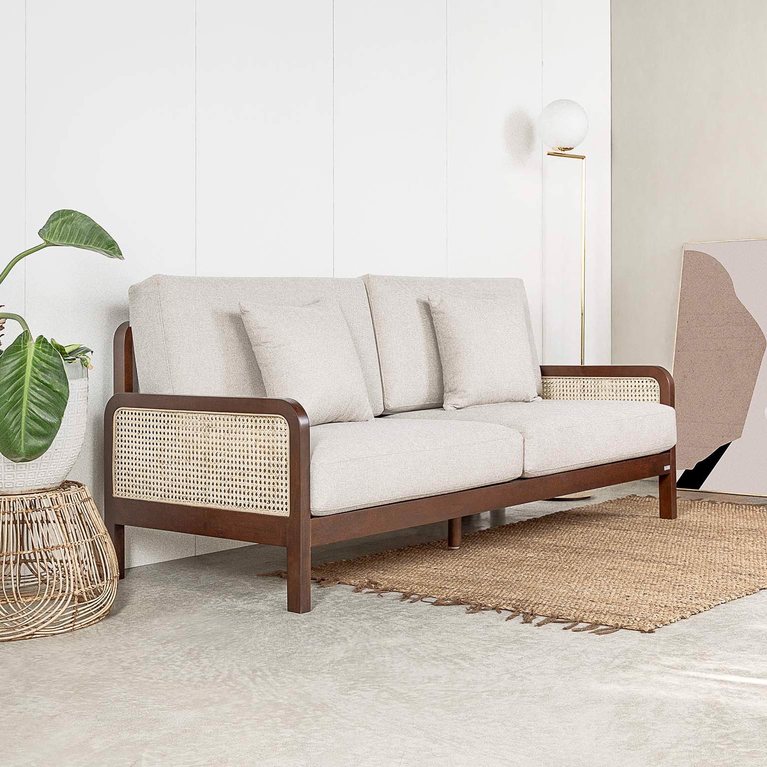 Ghế sofa giúp không gian thêm sang trọng