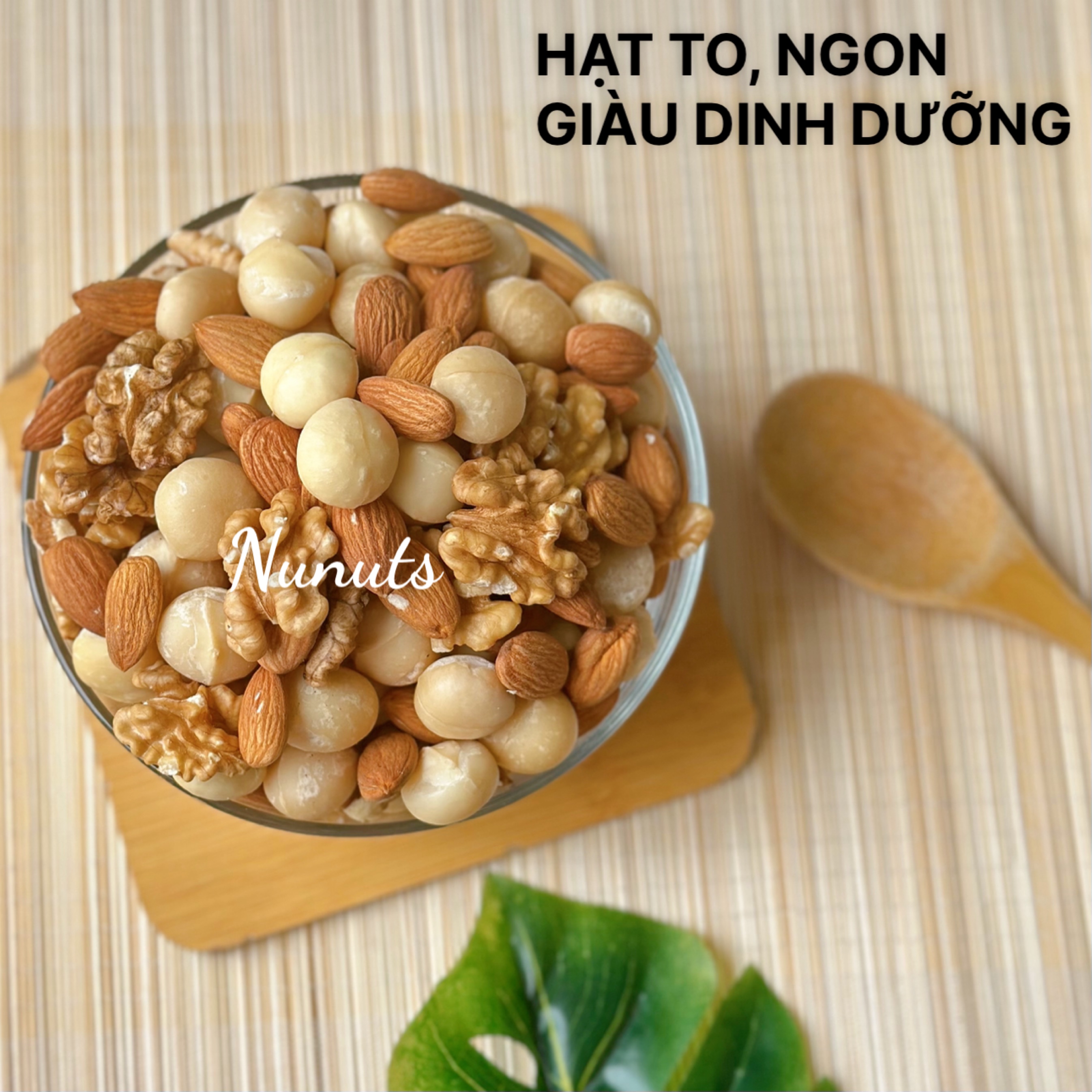 Mix hạt dinh dưỡng siêu macca gồm 3 loại tách vỏ ( macca Úc, hạnh nhân Mỹ, hạt óc chó Mỹ) hạt ngũ cốc ăn liền có sấy giòn, tẩm mật ong và hạt làm sữa