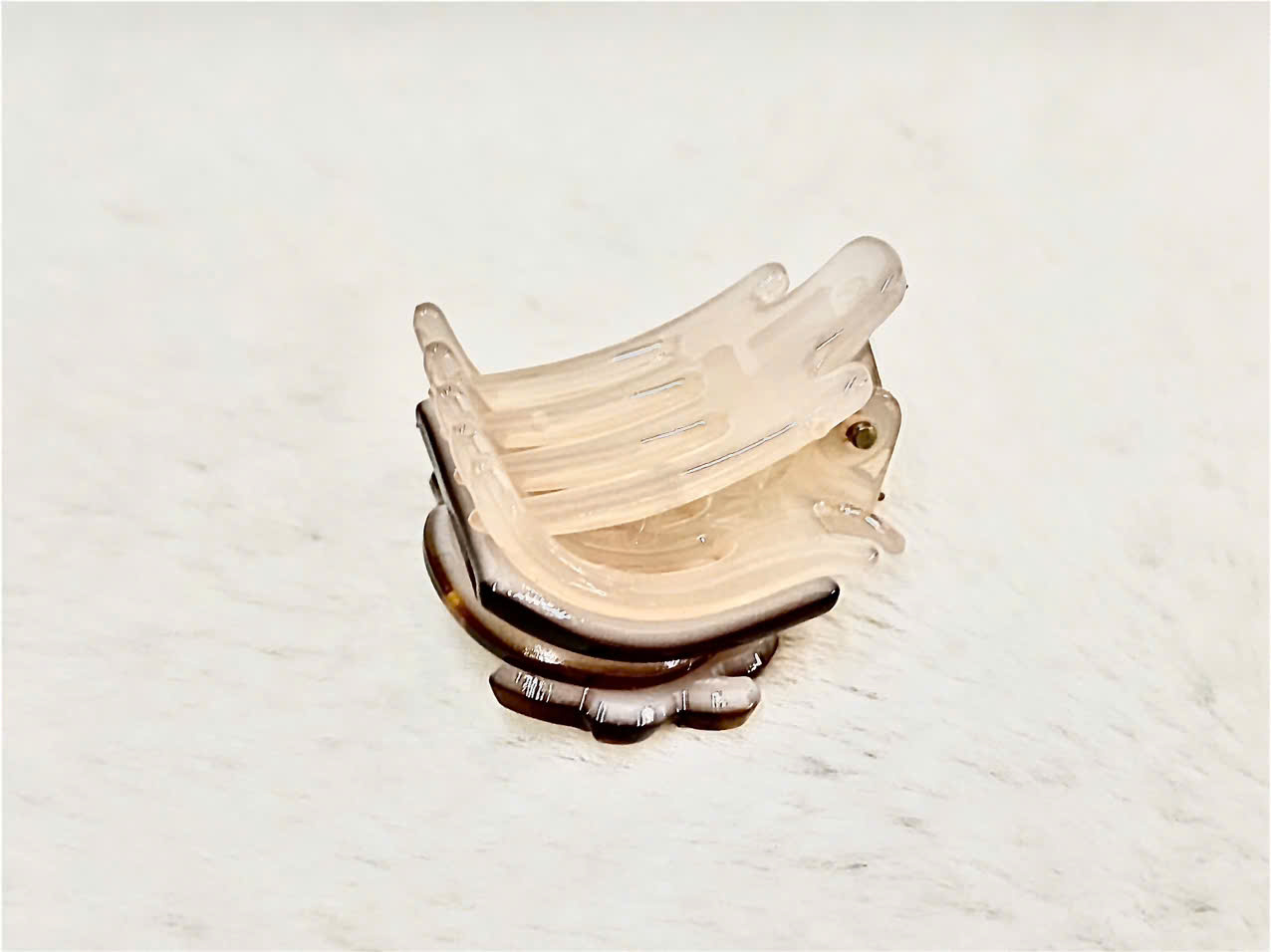 Kẹp Tóc Mái Mini Hình Quả Dâu Đính Đá – Phụ Kiện Trẻ Trung Cho Mái Tóc Xinh