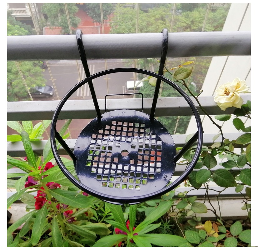 1 GIỎ SẮT Treo Chậu Hoa Ban Công Hình Tròn - Màu Đen