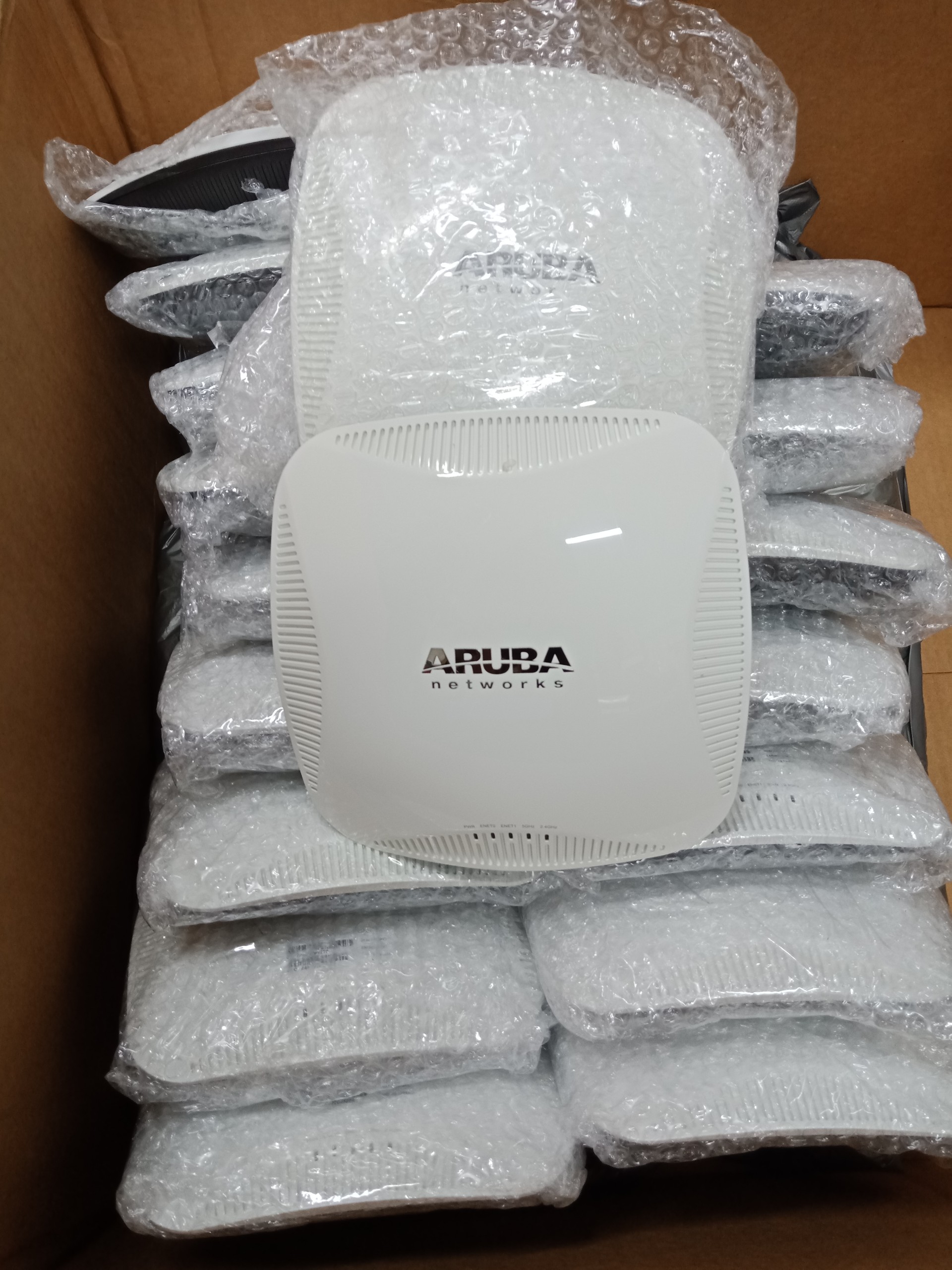 Bộ phát Wifi chuyên dụng Aruba AP-225 RW kèm chân đế treo trần và nguồn 12V mới 99% - Hàng chính hãng - Phát wifi trên 2 băng tần là 2,4Ghz và 5Ghz