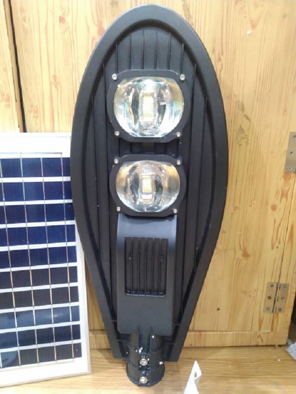 Đèn đường phố năng lượng mặt trời 100W